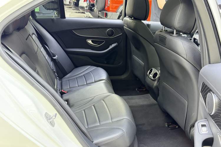 Used Mercedes-Benz C-Class 2016 C 200 L Sport Edition Interior 8