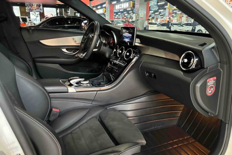 Used Mercedes-Benz C-Class 2016 C 200 Sport Edition Interior 8