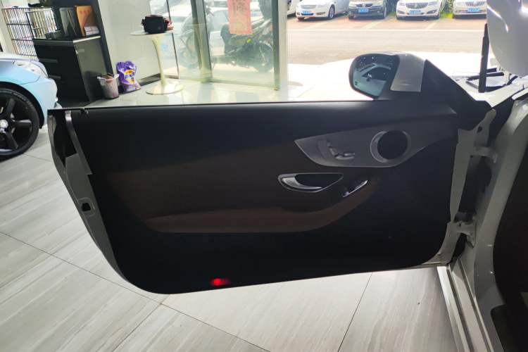 Used Mercedes-Benz C-Class 2016 C 200 Coupe Interior 8