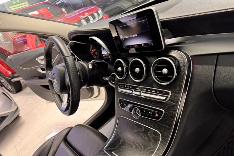 Used Mercedes-Benz C-Class 2016 C 200 L Sport Edition Interior 8