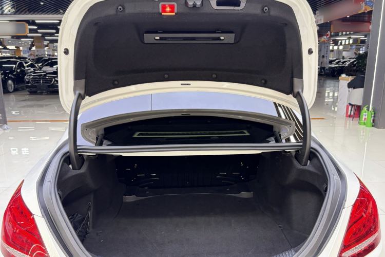 Used Mercedes-Benz C-Class 2016 C 200 L Sport Edition Interior 9