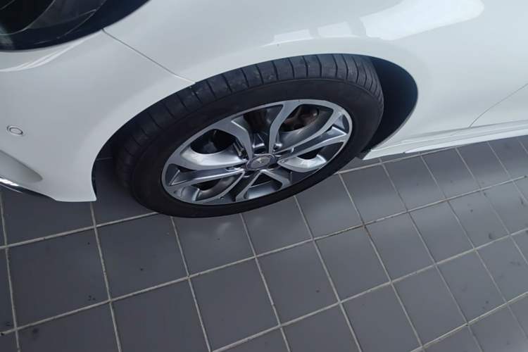 Used Mercedes-Benz C-Class 2016 C 180 L Sport Edition Left Front Wheel Hub