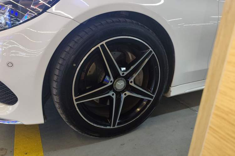 Used Mercedes-Benz C-Class 2016 C 200 Coupe Left Front Wheel Hub
