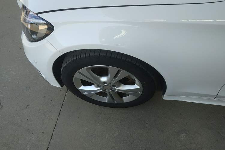 Used Mercedes-Benz C-Class 2016 C 180 Estate Left Front Wheel Hub