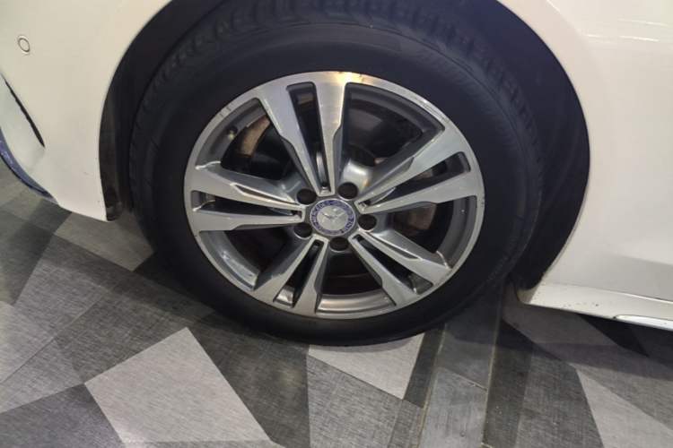 Used Mercedes-Benz C-Class 2016 C 200 L Sport Edition Left Front Wheel Hub