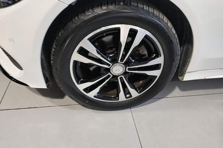 Used Mercedes-Benz C-Class 2016 C 200 Sport Edition Left Front Wheel Hub