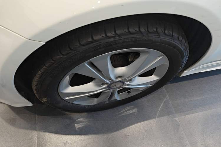 Used Mercedes-Benz C-Class 2016 C 180 Estate Left Front Wheel Hub