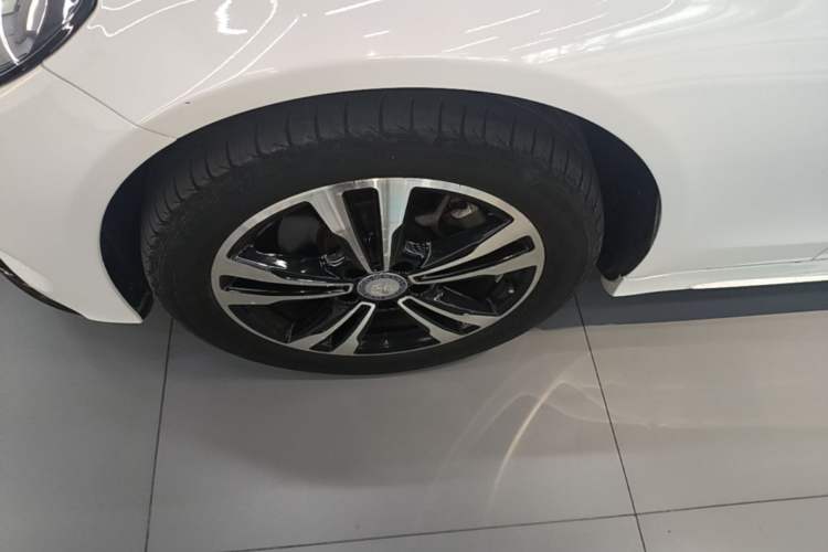 Used Mercedes-Benz C-Class 2016 C 200 Sport Edition Left Front Wheel Hub