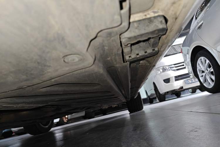 Used Mercedes-Benz C-Class 2016 C 200 L Left Side Sill