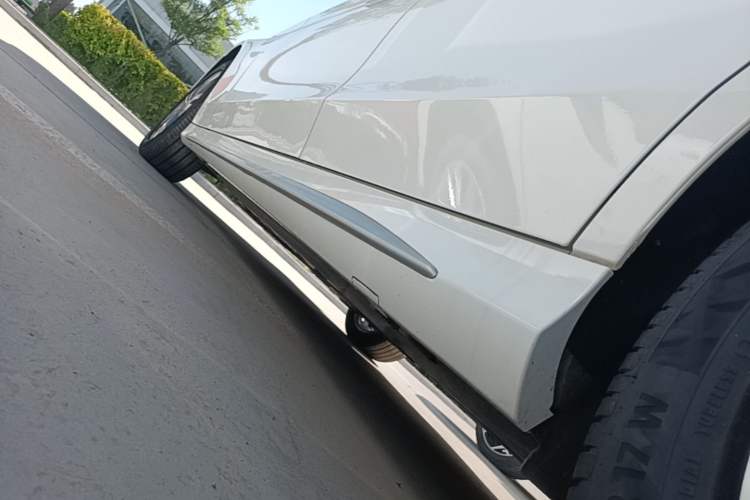 Used Mercedes-Benz C-Class 2016 C 200 L Sport Edition Left Side Sill