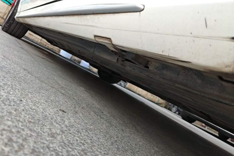 Used Mercedes-Benz C-Class 2016 C 200 L Sport Edition Left Side Sill