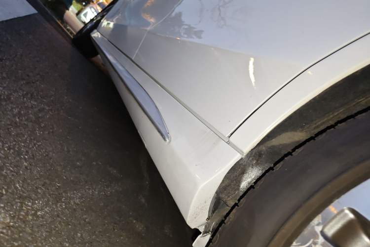 Used Mercedes-Benz C-Class 2016 C 200 L Sport Edition Left Side Sill