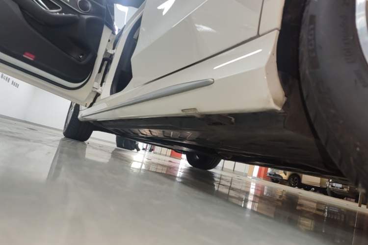 Used Mercedes-Benz C-Class 2016 C 180 L Sport Edition Left Side Sill