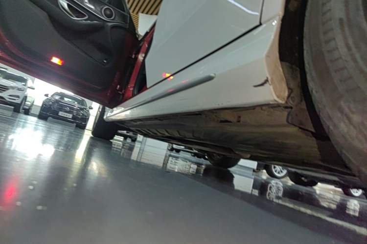 Used Mercedes-Benz C-Class 2016 C 180 L Sport Edition Left Side Sill