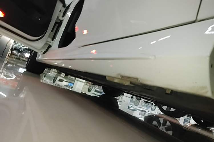 Used Mercedes-Benz C-Class 2016 C 200 Sport Edition Left Side Sill