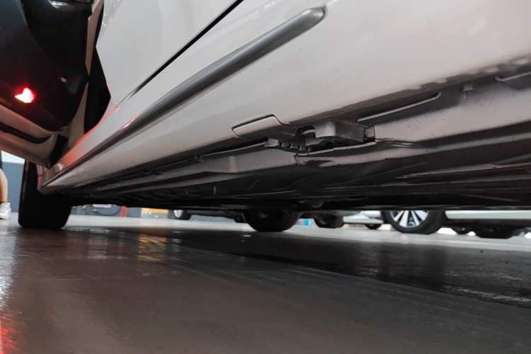 Used Mercedes-Benz C-Class 2016 C 200 L Sport Edition Left Side Sill