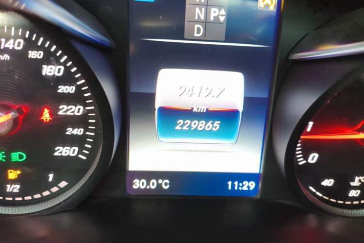 Used Mercedes-Benz C-Class 2016 C 180 L Sport Edition Odometer Close Up