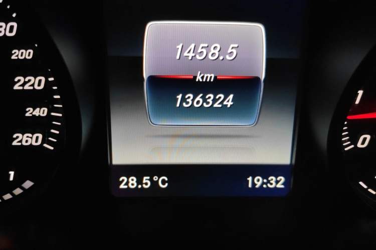 Used Mercedes-Benz C-Class 2016 C 200 L Sport Edition Odometer Close Up