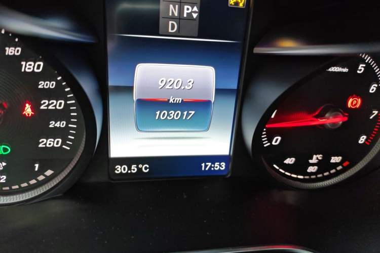 Used Mercedes-Benz C-Class 2016 C 200 L Sport Edition Odometer Close Up