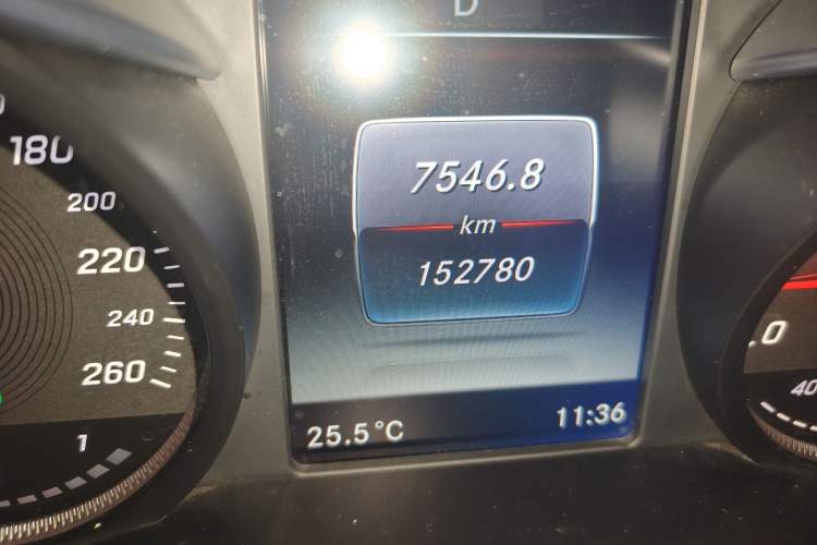 Used Mercedes-Benz C-Class 2016 C 200 L Sport Edition Odometer Close Up