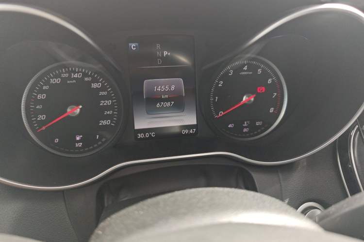 Used Mercedes-Benz C-Class 2016 C 180 L Sport Edition Odometer Close Up