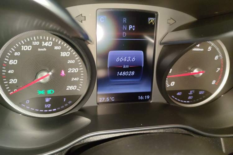 Used Mercedes-Benz C-Class 2016 C 180 L Odometer Close Up