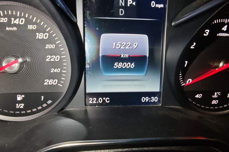 Used Mercedes-Benz C-Class 2016 C 200 L Sport Edition Odometer Close Up