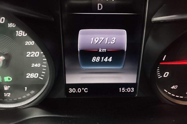 Used Mercedes-Benz C-Class 2016 C 200 L Sport Edition Odometer Close Up