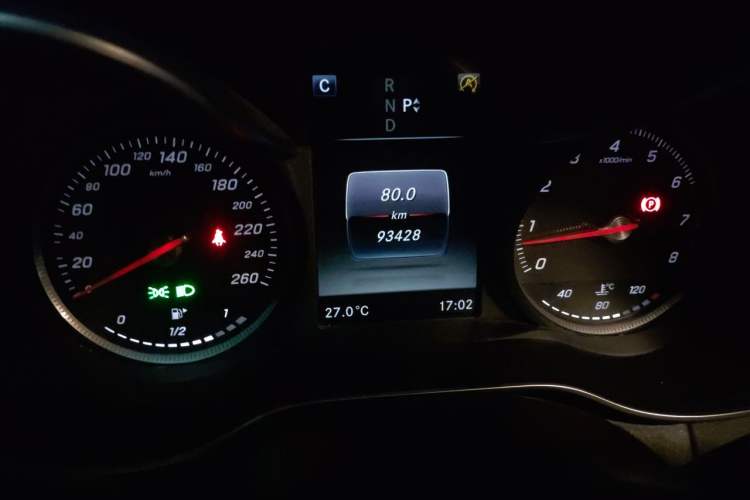 Used Mercedes-Benz C-Class 2016 C 200 L Sport Edition Odometer Close Up