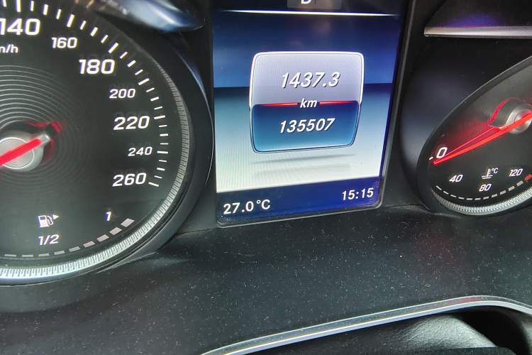 Used Mercedes-Benz C-Class 2016 C 180 L Sport Edition Odometer Close Up