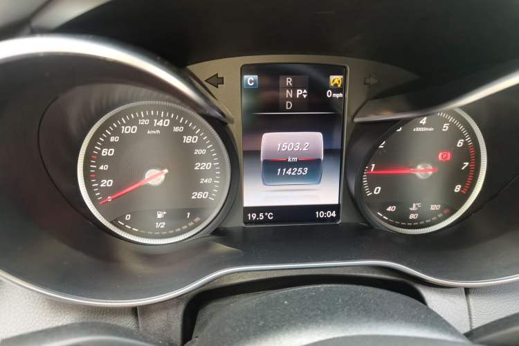 Used Mercedes-Benz C-Class 2016 C 180 L Sport Edition Odometer Close Up