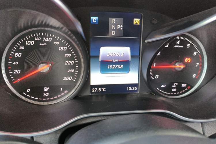 Used Mercedes-Benz C-Class 2016 C 180 L Sport Edition Odometer Close Up
