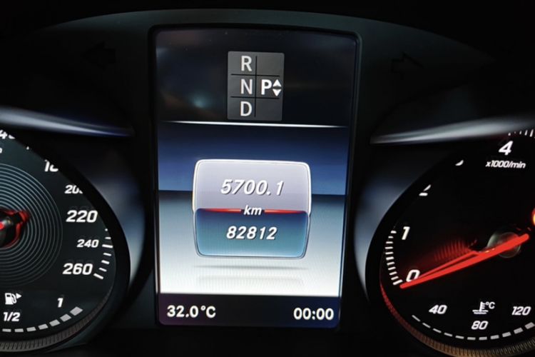 Used Mercedes-Benz C-Class 2016 C 180 Estate Odometer Close Up