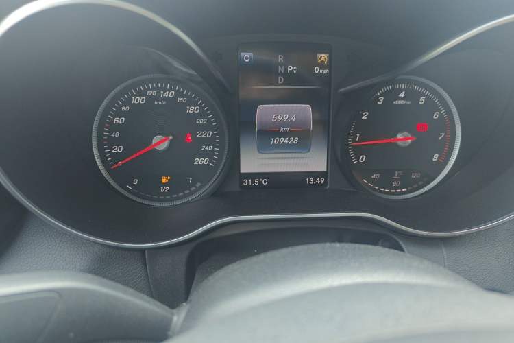 Used Mercedes-Benz C-Class 2016 C 200 L Sport Edition Odometer Close Up