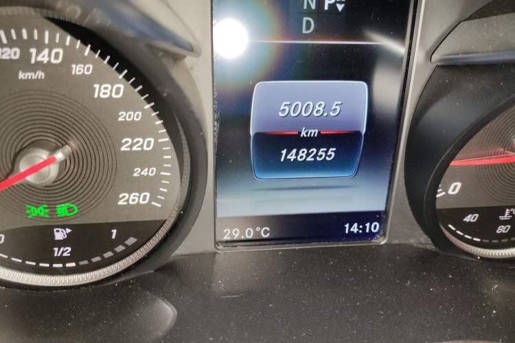 Used Mercedes-Benz C-Class 2016 C 200 L Sport Edition Odometer Close Up