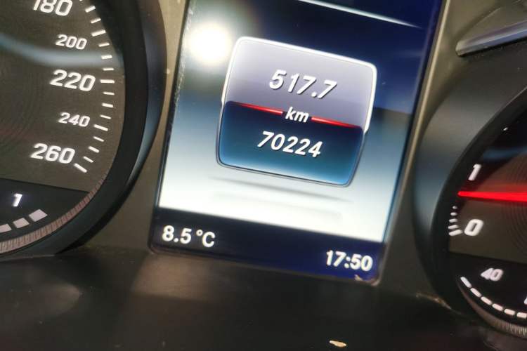 Used Mercedes-Benz C-Class 2016 C 200 L Sport Edition Odometer Close Up