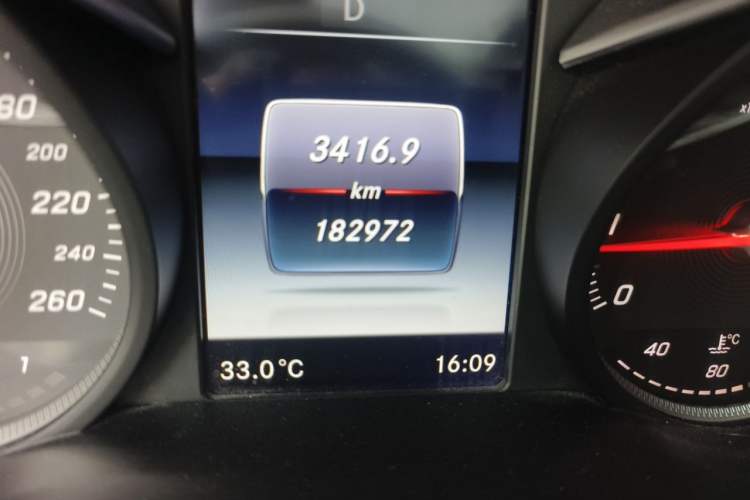 Used Mercedes-Benz C-Class 2016 C 200 L Sport Edition Odometer Close Up