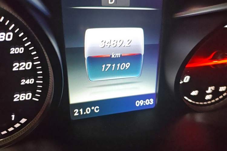 Used Mercedes-Benz C-Class 2016 C 180 L Sport Edition Odometer Close Up