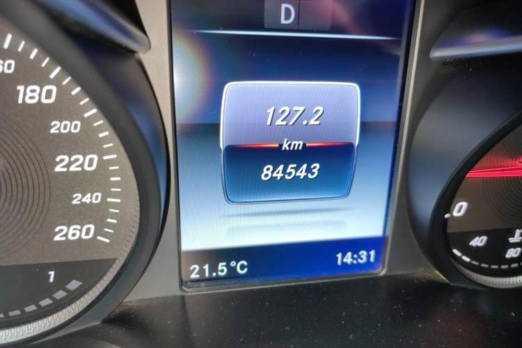 Used Mercedes-Benz C-Class 2016 C 200 L Odometer Close Up