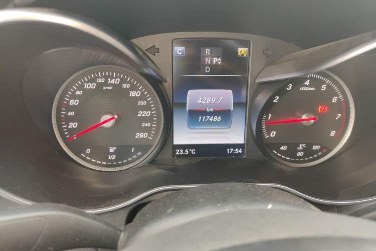 Used Mercedes-Benz C-Class 2016 C 200 L Sport Edition Odometer Close Up