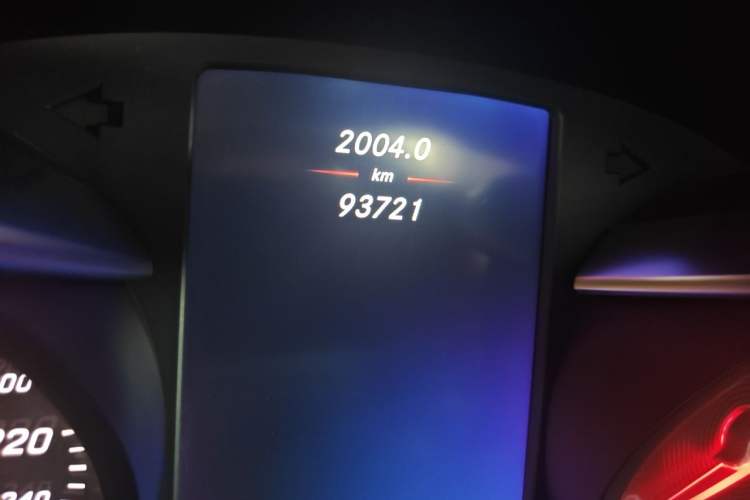 Used Mercedes-Benz C-Class 2016 C 200 L Odometer Close Up