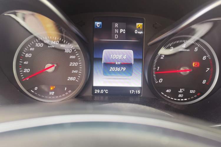 Used Mercedes-Benz C-Class 2016 C 200 L Sport Edition Odometer Close Up