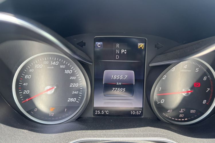 Used Mercedes-Benz C-Class 2016 C 180 L Sport Edition Odometer Close Up