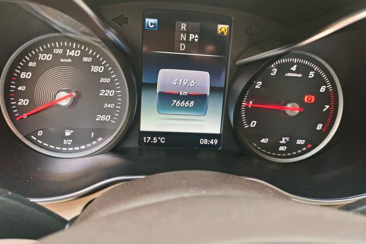 Used Mercedes-Benz C-Class 2016 C 200 L Odometer Close Up