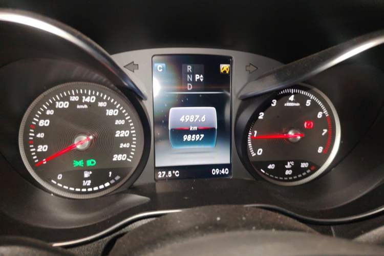 Used Mercedes-Benz C-Class 2016 C 200 L Sport Edition Odometer Close Up