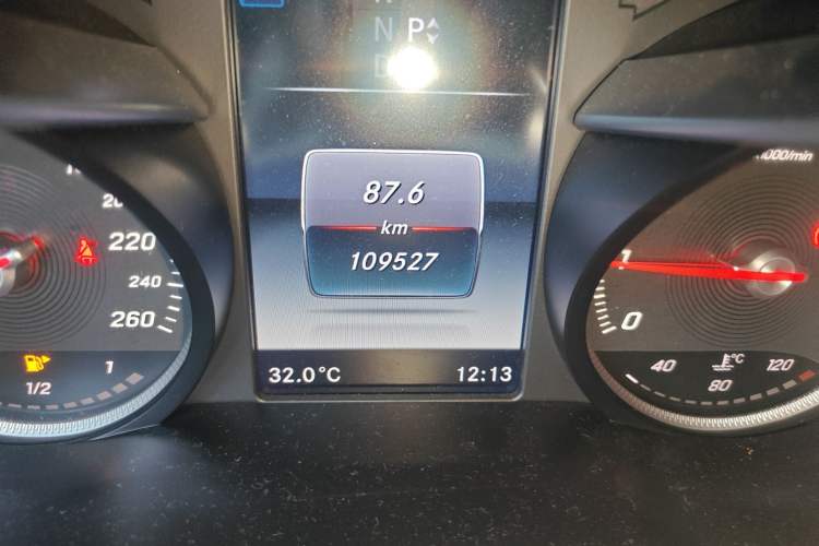 Used Mercedes-Benz C-Class 2016 C 180 L Sport Edition Odometer Close Up