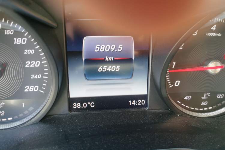 Used Mercedes-Benz C-Class 2016 C 200 L Sport Edition Odometer Close Up