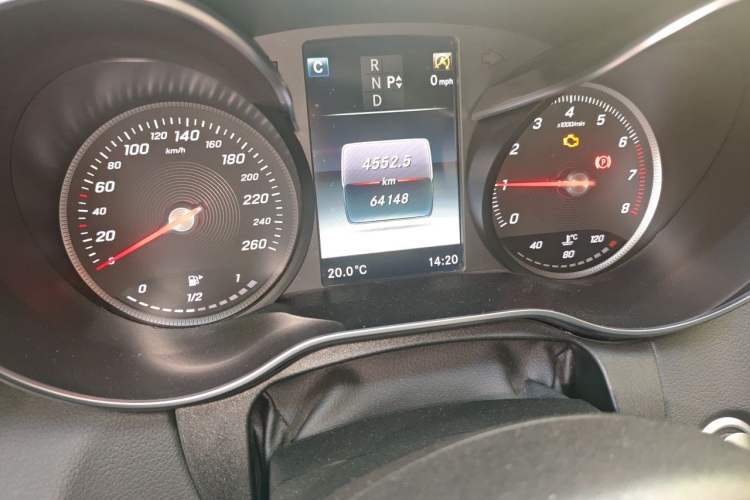 Used Mercedes-Benz C-Class 2016 C 200 L Sport Edition Odometer Close Up