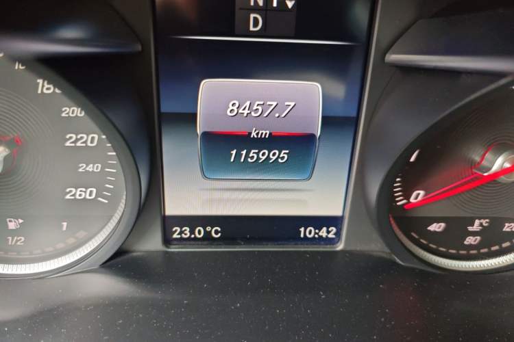 Used Mercedes-Benz C-Class 2016 C 200 L Sport Edition Odometer Close Up