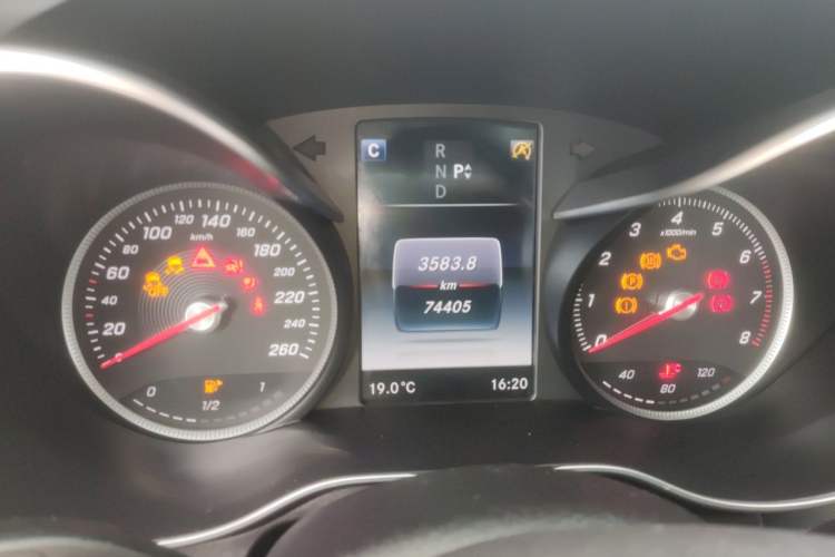 Used Mercedes-Benz C-Class 2016 C 200 L Sport Edition Odometer Close Up